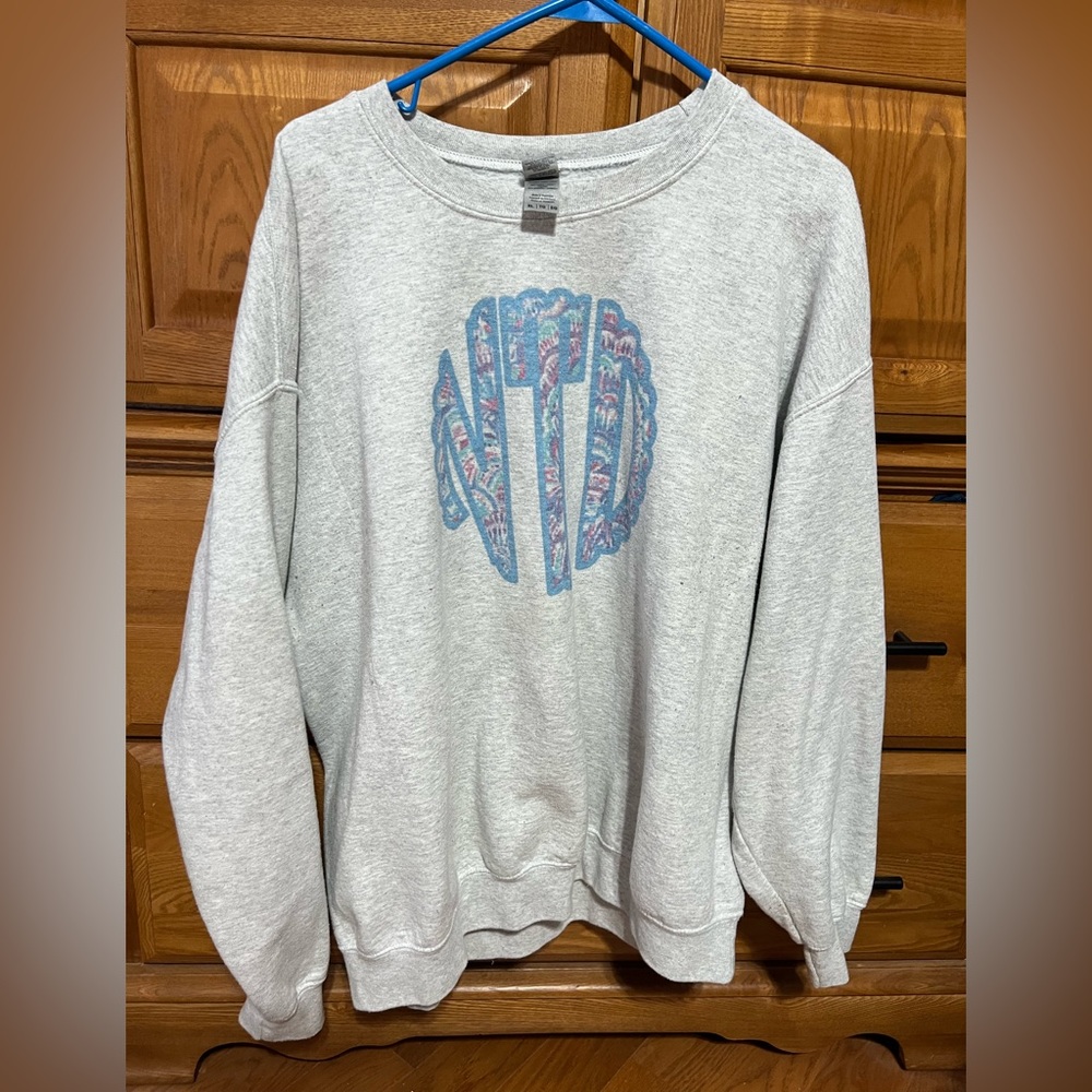 ‘nTd’ scallop initials sweatshirt